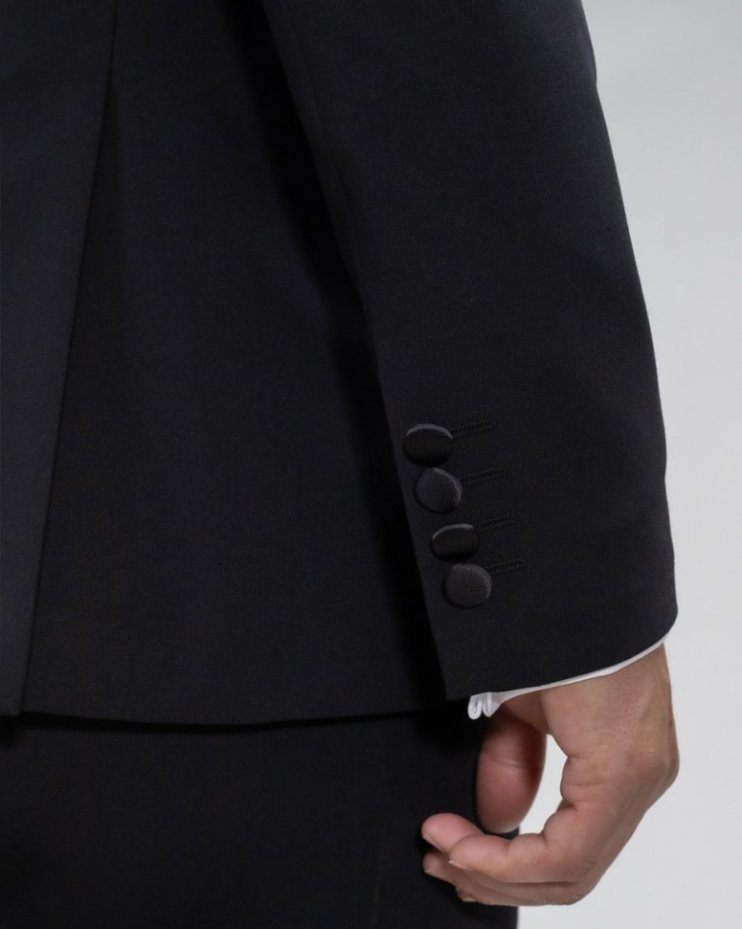 Элегантный мужской смокинг тройка