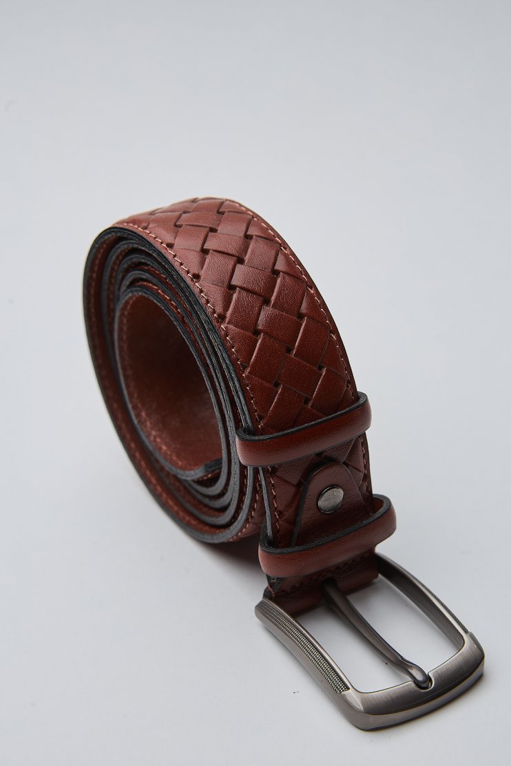 Мужской ремень коричневый с тиснением под плетение